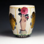 “Main avec fleurs”, Cup
