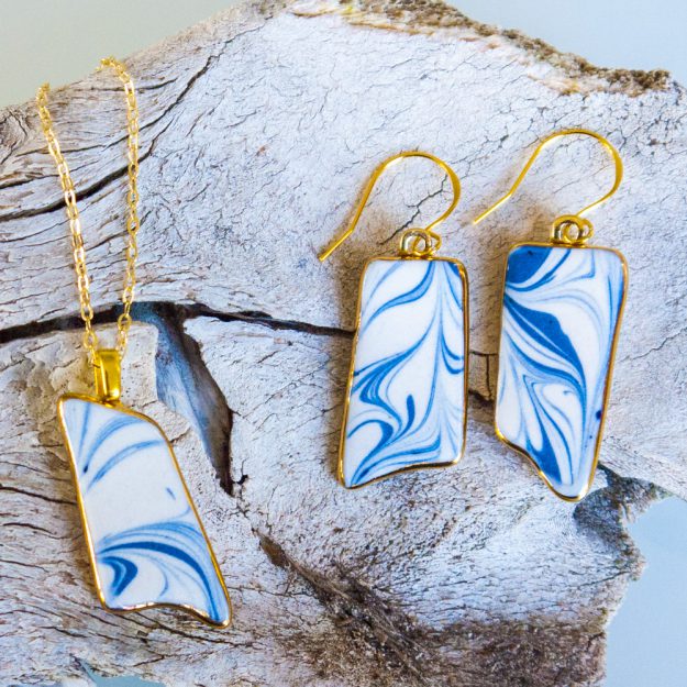 melanie_sherman_jewelry_cerbera_gallery_blue_white_gold_dangle_and_pendant_003
