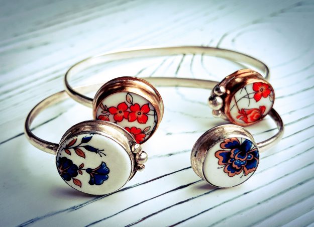 Melanie-Sherman-Ceramics-Jewelry-Red-Blue-Flower-Bracelet-01