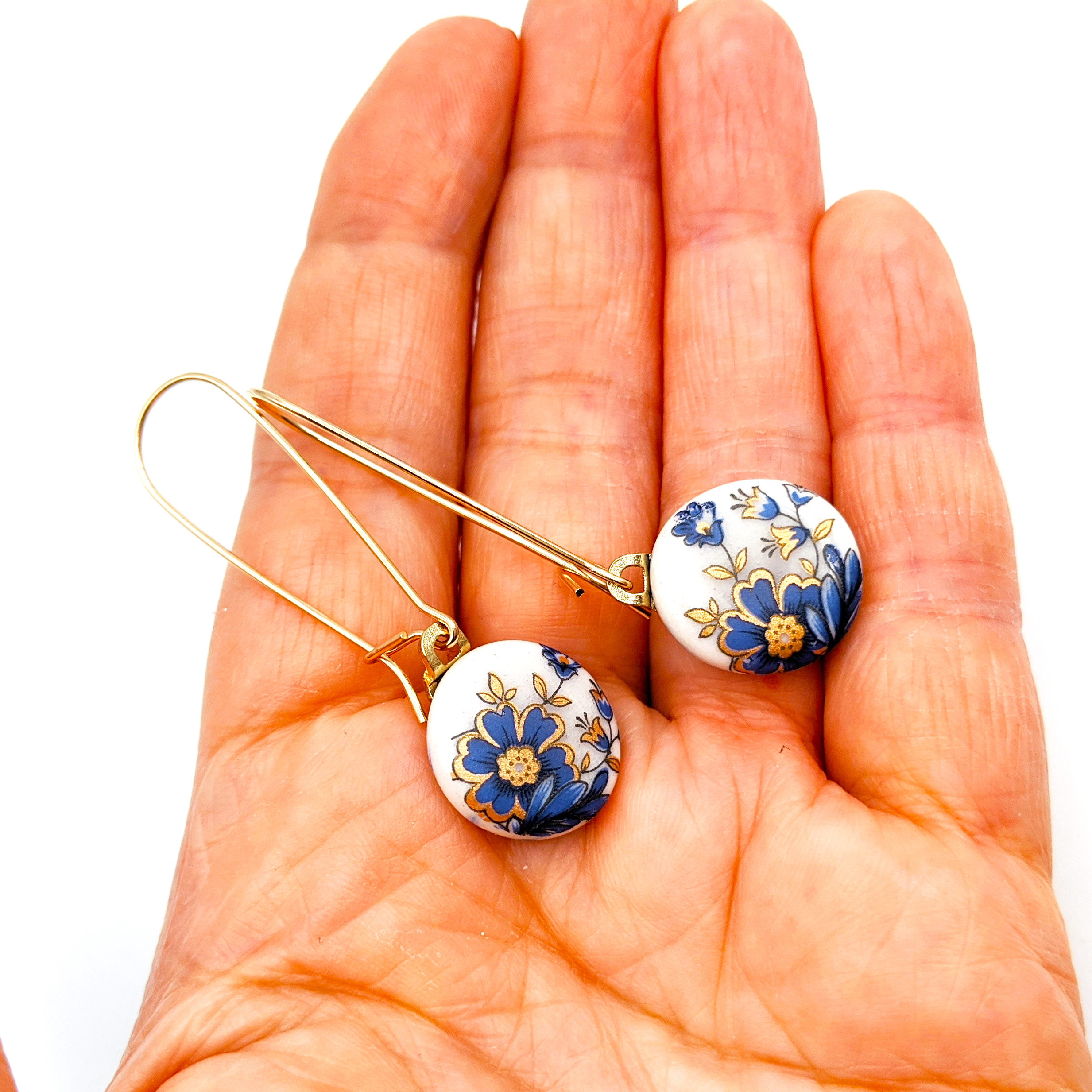 02_01_Blue-Gold-Flower-Dangles-Sterling-Silver-Stoke-On-Trent-Staffordshire-England-Vintage-Porcelain-Ceramics-Melanie-Sherman-Jewelry-Ceramics-Cerbera-Gallery