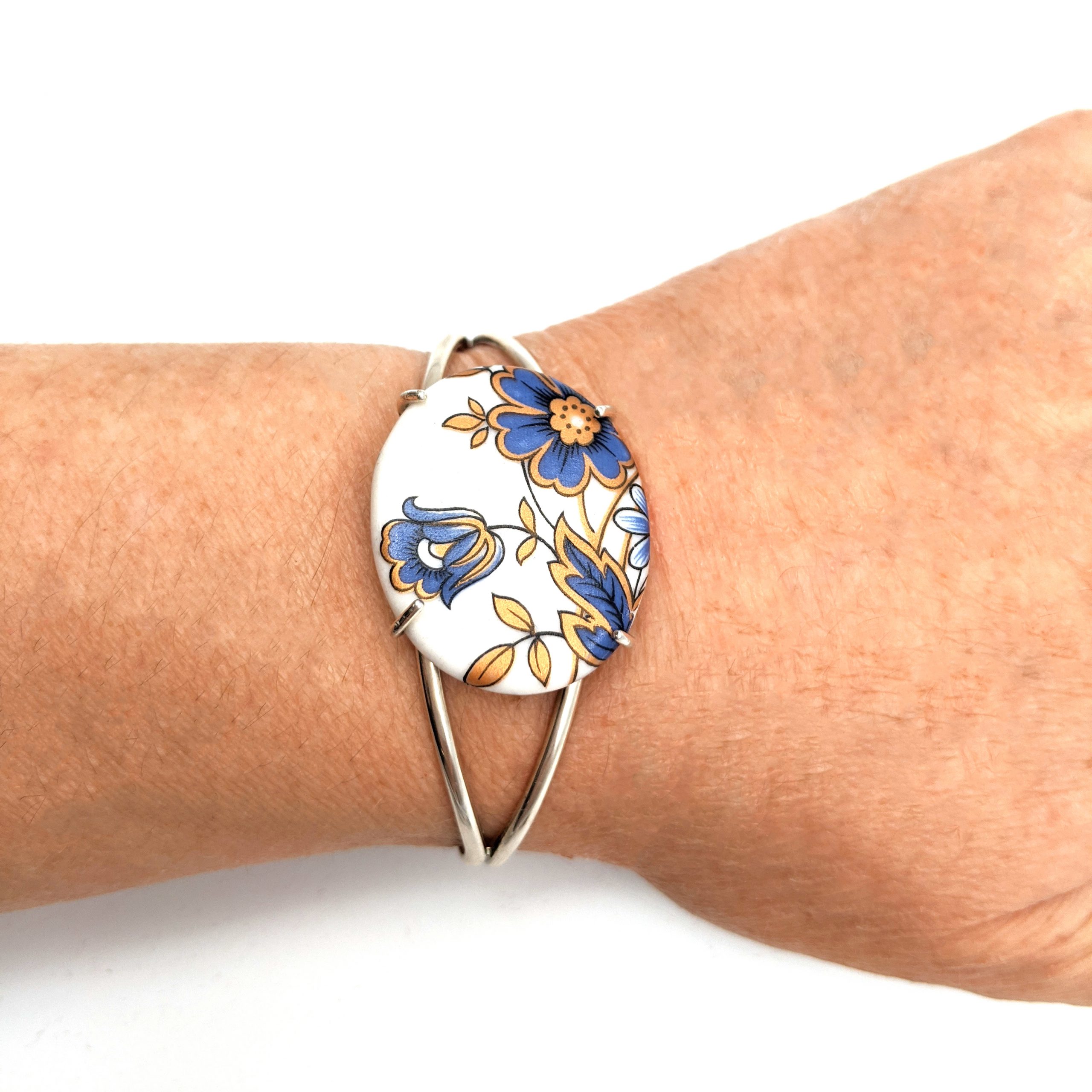 03-04-Bracelet-Vintage-Blue-Gold-Flower-Melanie-Sherman-Ceramics-Jewelry-Cerbera-Gallery