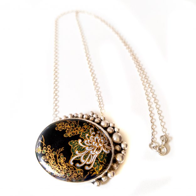 Melanie-SHERMAN-Vintage-Japanese-Chrysanthemum-Flower-Porcelain-Pendant-Necklace01